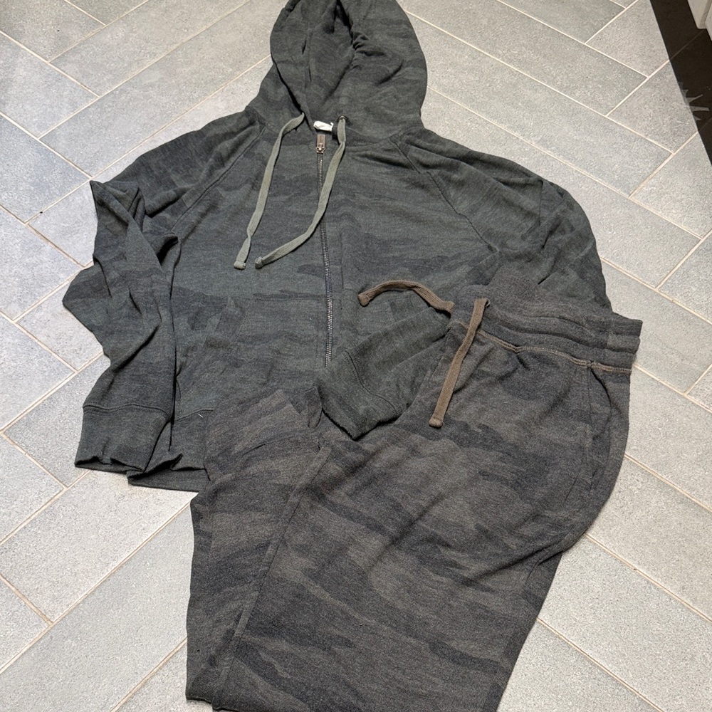 Splendid Dark Charcoal + green  Camo  Hooded Zip knit Sweatshirt +Joggers Set